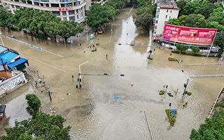 组图：广西遭大暴雨袭击 部分城区内涝严重