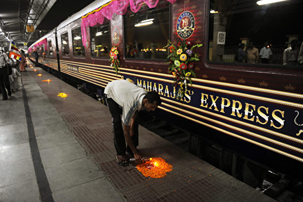 世界最豪华火车在印度 如移动式五星级饭店