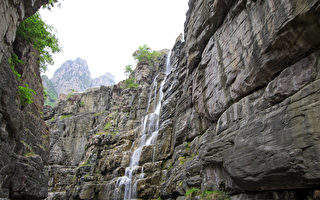 官方承認中國最高瀑布由水管放水 網友熱議
