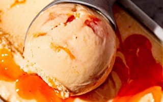 桃子漩渦冰淇淋：夏日必備清涼甜點