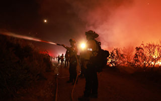 洛杉磯山火蔓延至1.2萬英畝 上千人撤離
