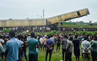 印度貨運火車與客運列車相撞 至少8死數十傷