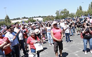 湾区数百民众卡车集会游行支持川普