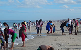 大量游客涌向新泽西海岸避暑 恐致海滩临时关闭