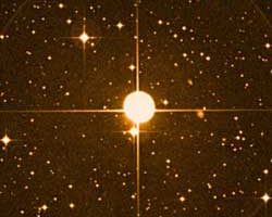 天文新發現：圍繞巨恆星運轉的巨大新行星