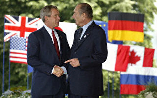 布什与席哈克在法国峰会握手言欢