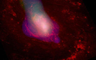 美宇航局照片揭示活躍星系中心的超級黑洞