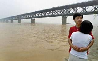 重慶烏江水位全線告急 洪災導致多人死亡