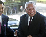 董建华抵达北京述职