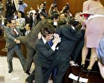 日本国会通过法案派兵伊拉克