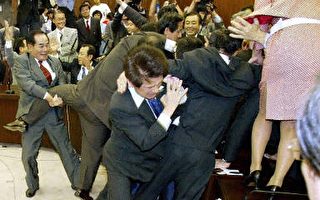 日本國會通過法案派兵伊拉克