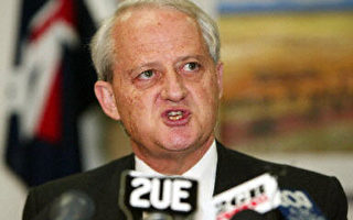 澳洲移民部长被指与港通缉犯为伍