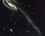科学家从照片中发现星系吞噬证据