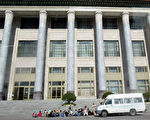 组图：北京人民大会堂前出现静坐示威