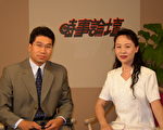 盛雪(右)和新唐人時事論壇節目主持人。