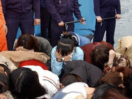 15名大陸女子被蛇頭推入大海 4死 11人被捕