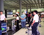专家指机场全面检查寄舱行李增强旅客信心
