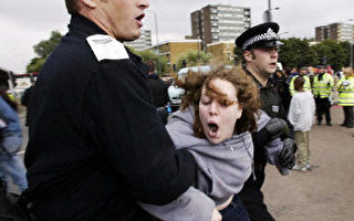 倫敦武器展戒備森嚴  超過百名抗議者被捕