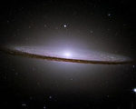 草帽星云距离地球5500万光年 用小型望远镜就能看到