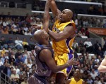 NBA新賽季：洛杉磯湖人隊首戰輕取達拉斯小牛