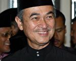 马国新任首相阿都拉就职