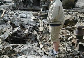 南加州山林大火受到控制 灾民重返家园