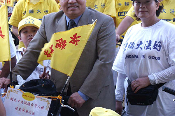 中坜市叶市长陪同骑车(大纪元摄影) 中坜市叶市长陪同骑车(大纪元摄影)