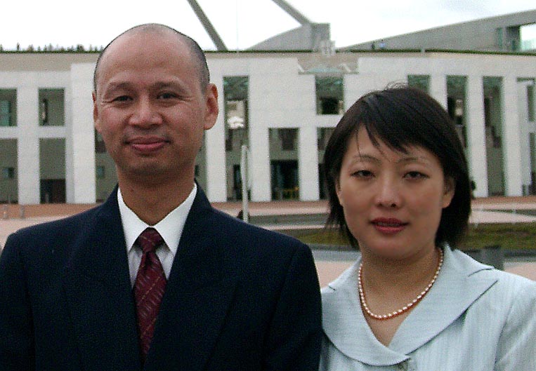 李迎小姐與李麒忠先生歷經萬險,團聚澳洲