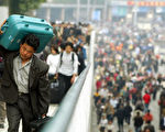 廣州火車站成黑車窩點 「宰」你沒商量