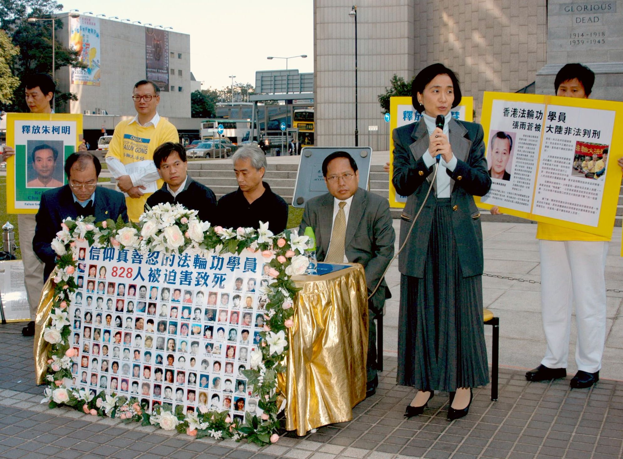 右起劉慧卿、何俊仁、梁耀宗、馮智活和馮檢基均表達了他們對中國人權和法輪功學員在國內情況的關注。(香港大紀元記者攝)
