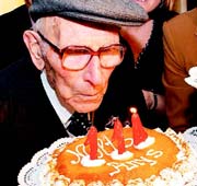 最长寿男人瑞庆祝114岁生日