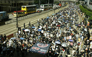 回首2003：香港23条立法引发50万人大游行