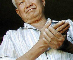 喬森潘承認紅色高棉政權犯有種族滅絕罪行