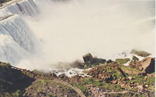 诗: 观尼亚加拉大瀑布有感