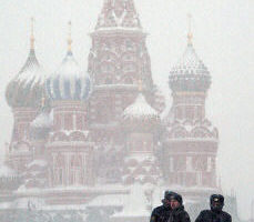 莫斯科大风雪导致国际航班大乱