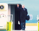 布什總統3月25日下午3時30分抵達波士頓羅根機場(Logan Airport)(大紀元特約記者陳新攝影)