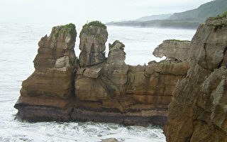 纽西兰帕帕罗瓦国家公园的石像群