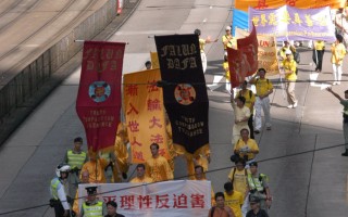 组图：世界各地法轮功学员在香港游行(1)