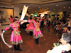 台湾中正大学社团  以歌舞抚慰病患心灵