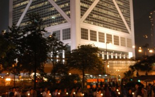 組圖：三百港人參加紀念「五四」燭光晚會