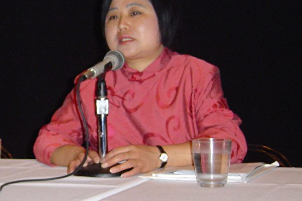 澳洲女画家,法轮功学员章翠英女士(大纪元摄影)。 澳洲女画家,法轮功学员章翠英女士(大纪元摄影)。