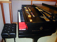 史坦威大型鋼琴六月將出借凱文．柯恩演奏