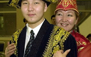 絢麗多彩的哈薩克族服飾