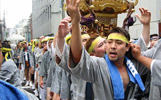 组图：日本民族节日——东京‘鸟越祭’