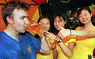 啤酒商爭奪中國市場大施「美人計」