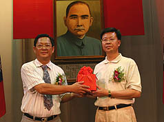 台金门县文化局成立  李锡隆就任局长