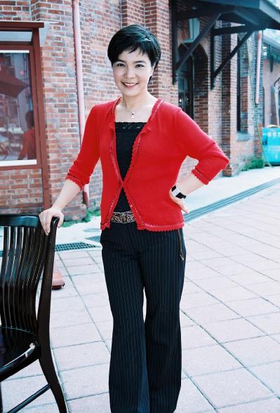 知名主持人李艳秋小姐