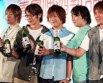 五月天“偷唱” 歌迷急哭了
