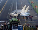 台灣漢光軍演 幻象戰機降落高速公路