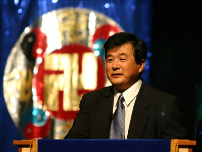 2004年7月24日, 李洪志先生在華盛頓DC法輪功交流會上演講。(大紀元) <br /></a><figcaption id=